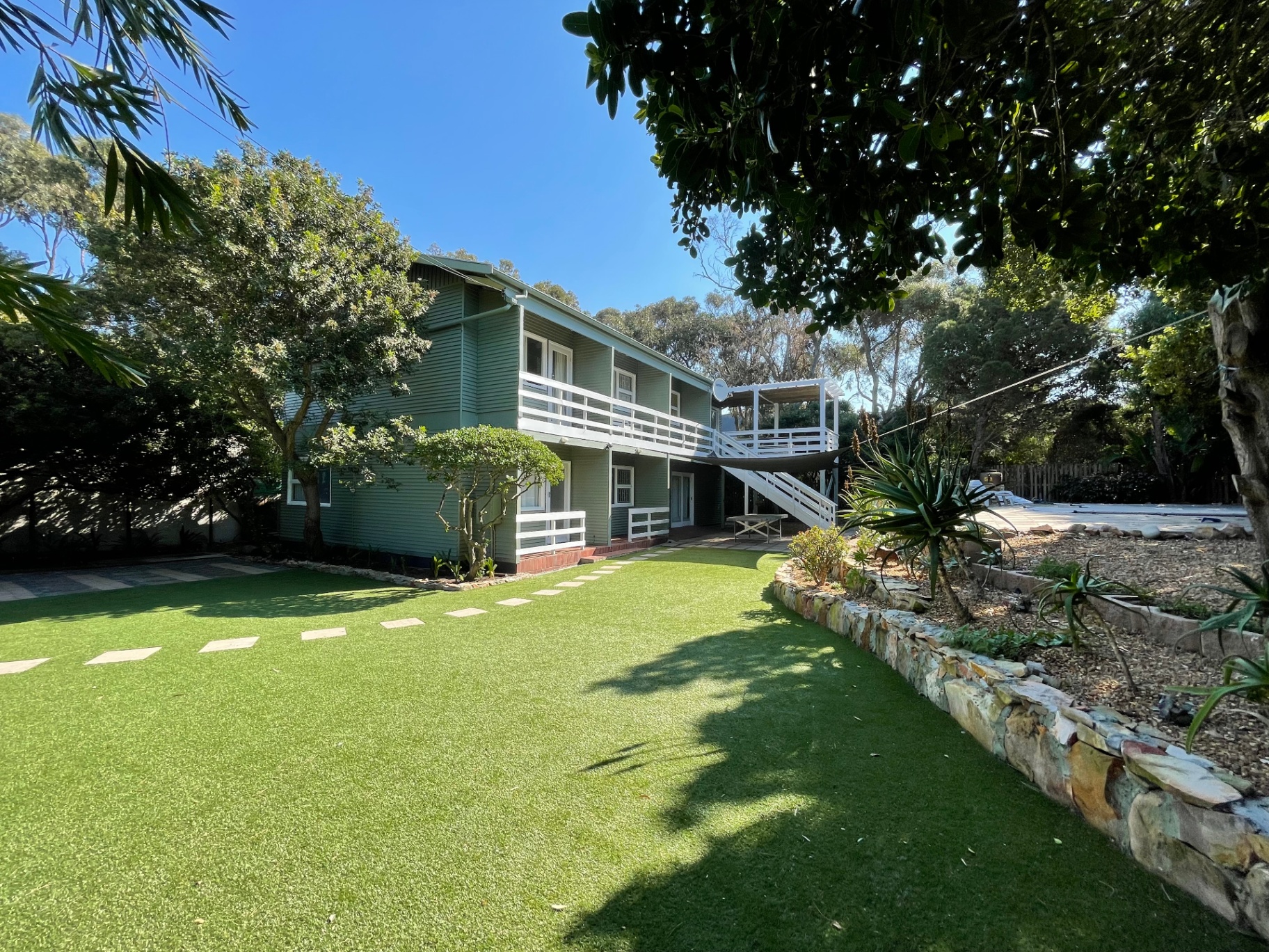 The Flamingo Beach House in Kommetjie โ exterior, pool and garden